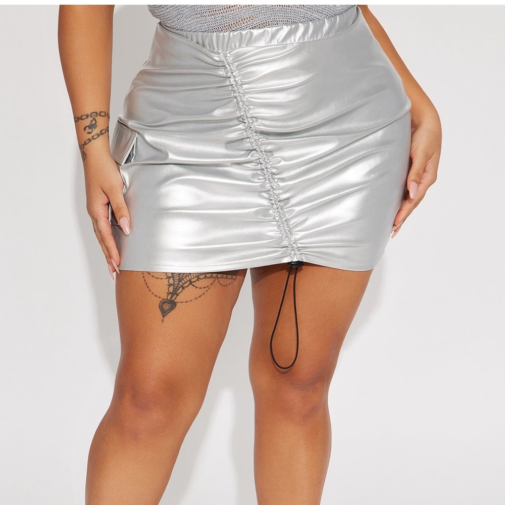 Metallic Silver Mini Skirt - Picture 2 of 4